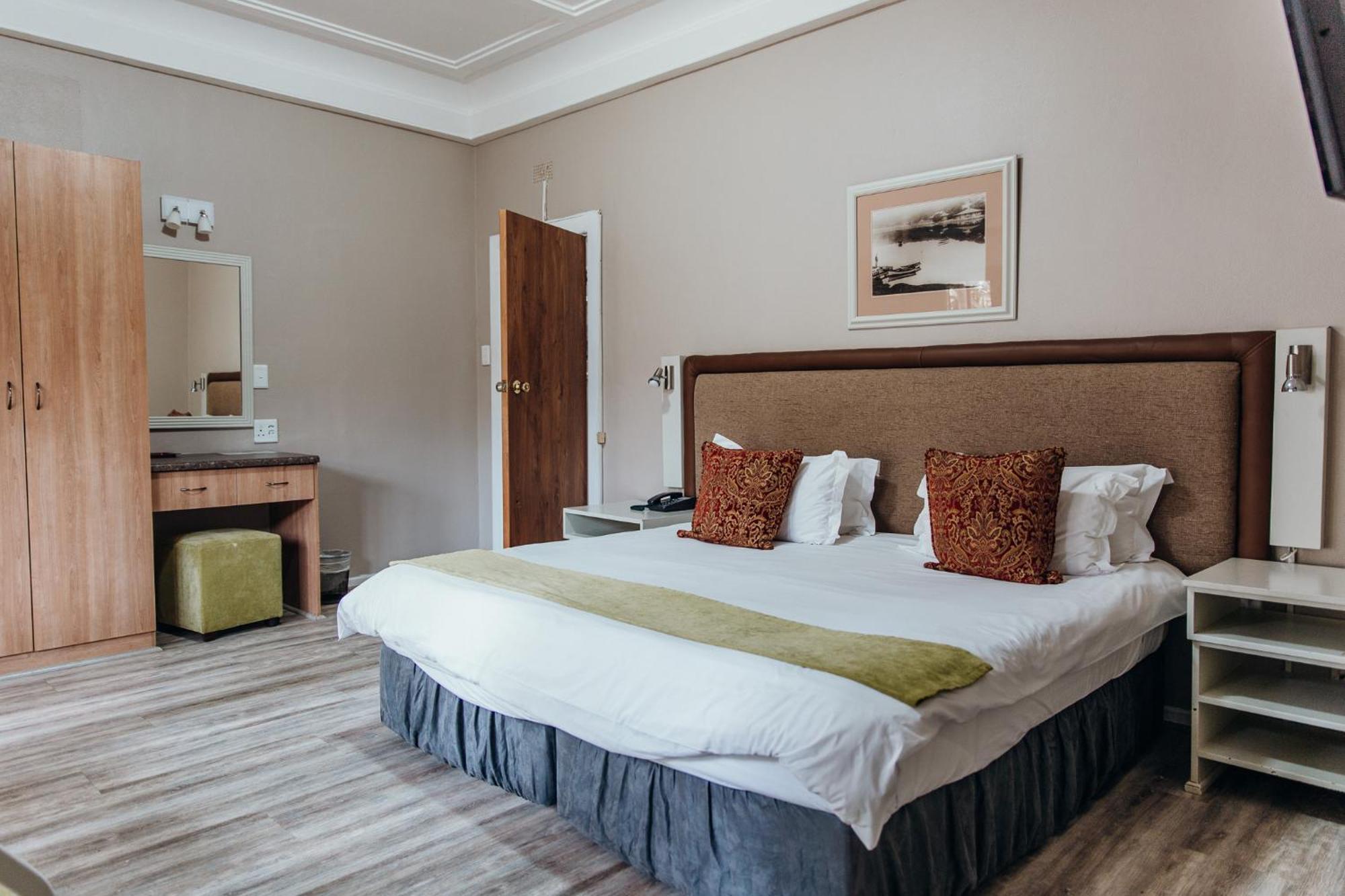 Hotel The 3*